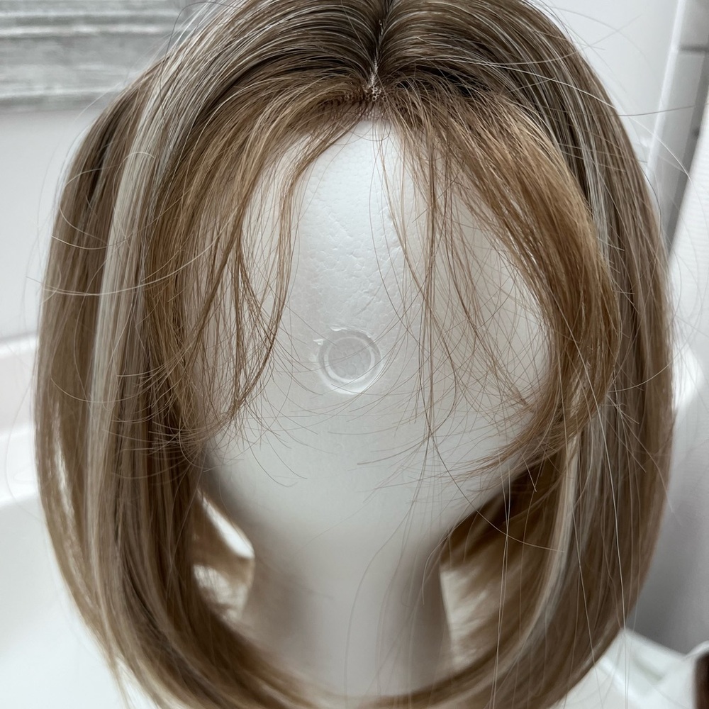 cool blonde WIG small cap